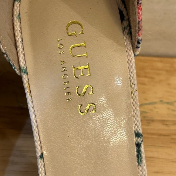 Guess Floral Print High Heels With A Slingback And a Platform Sole. - Picture 11 of 11